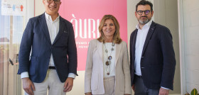 Val Diìez junto a equipo directivo de Auria Perfumes