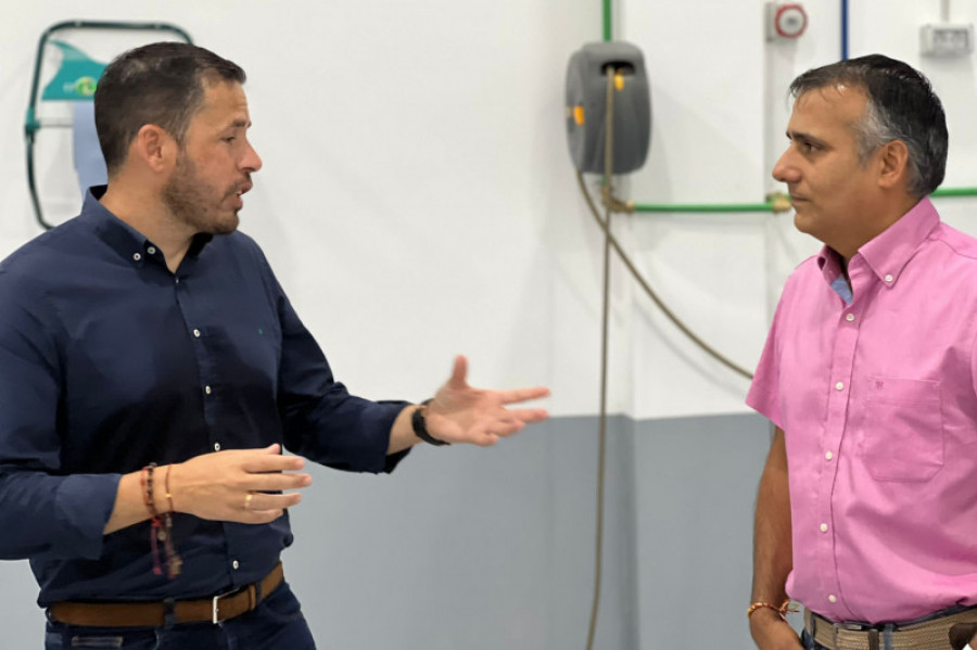 Consejal con director de marketing de ejove 33300