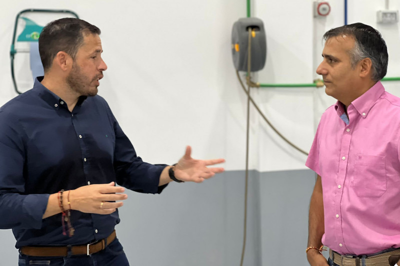 Consejal con director de marketing de ejove 33300