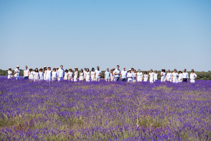 01 grupo completo visita de academia del perfume brihuega 33144