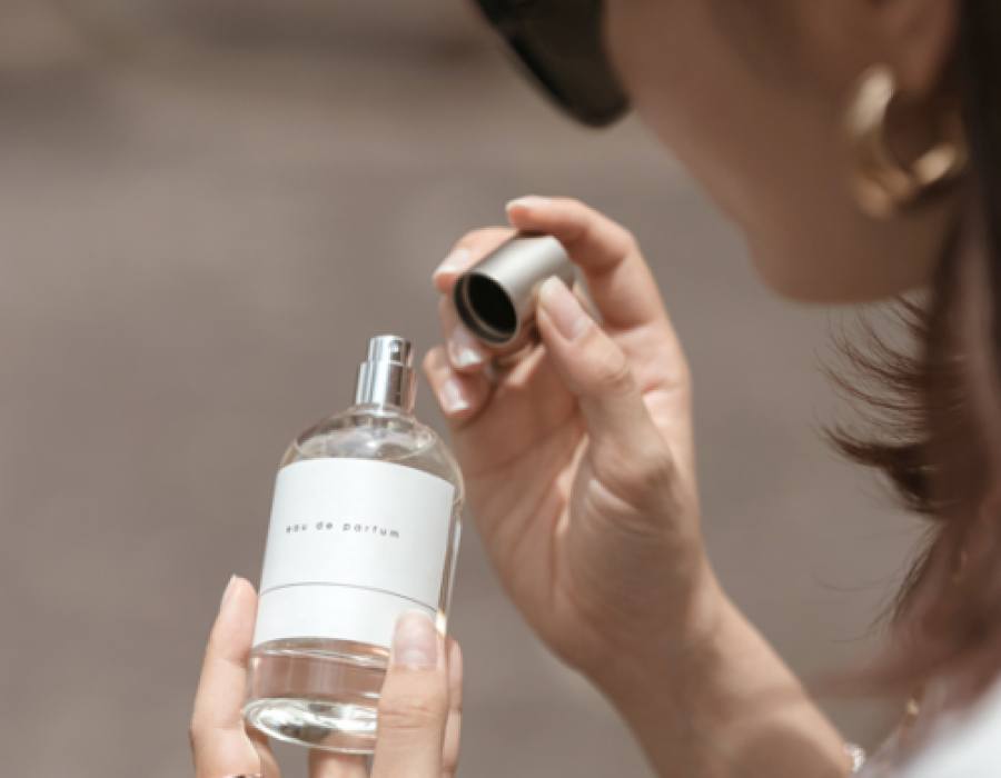 El 55% de los españoles considera imprescindible usar perfume a diario