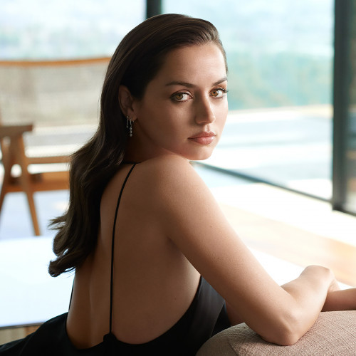 Ana de armas announcement image no logo global print and online use expiry feb 2022 28830