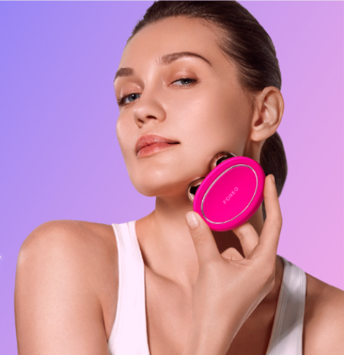 03 foreo bear in use 27361