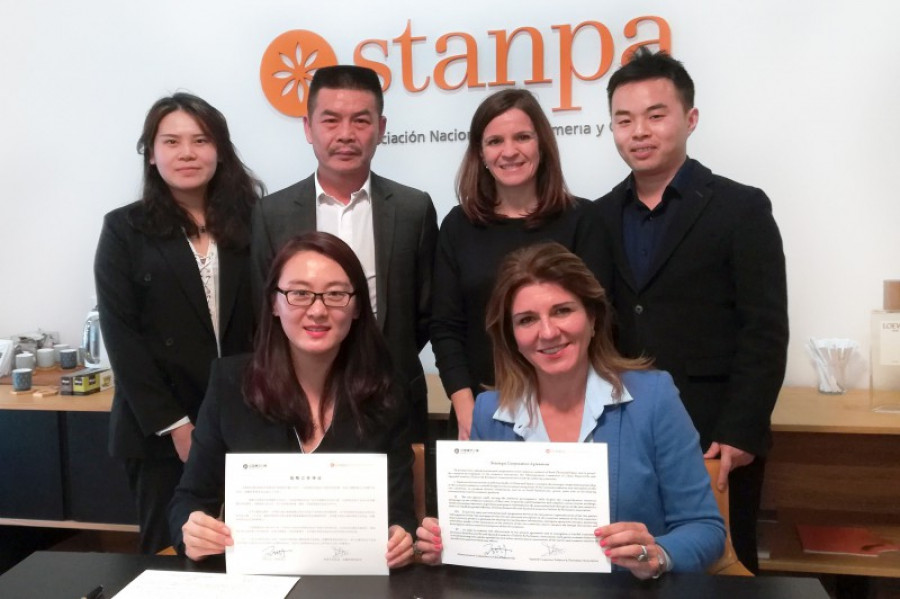 Foto firma acuerdo stanpa y china beauteville 23341