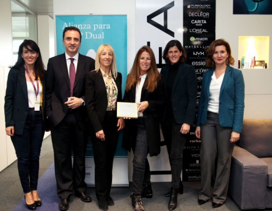Foto firma l oreal espana se adhiere a la alianza fp dual 21260