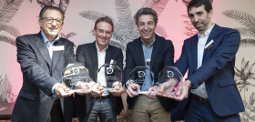 Las empresas premiadas posan con sus reconocimientos packaging cluster