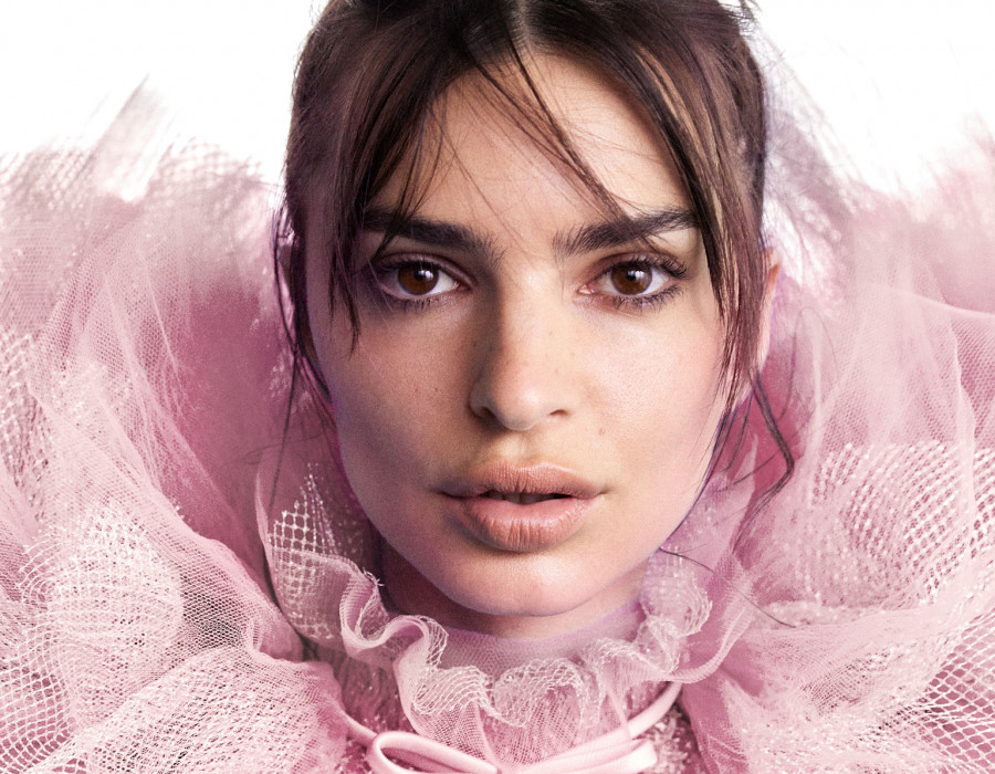 Emily Ratajkowski flowerbomb