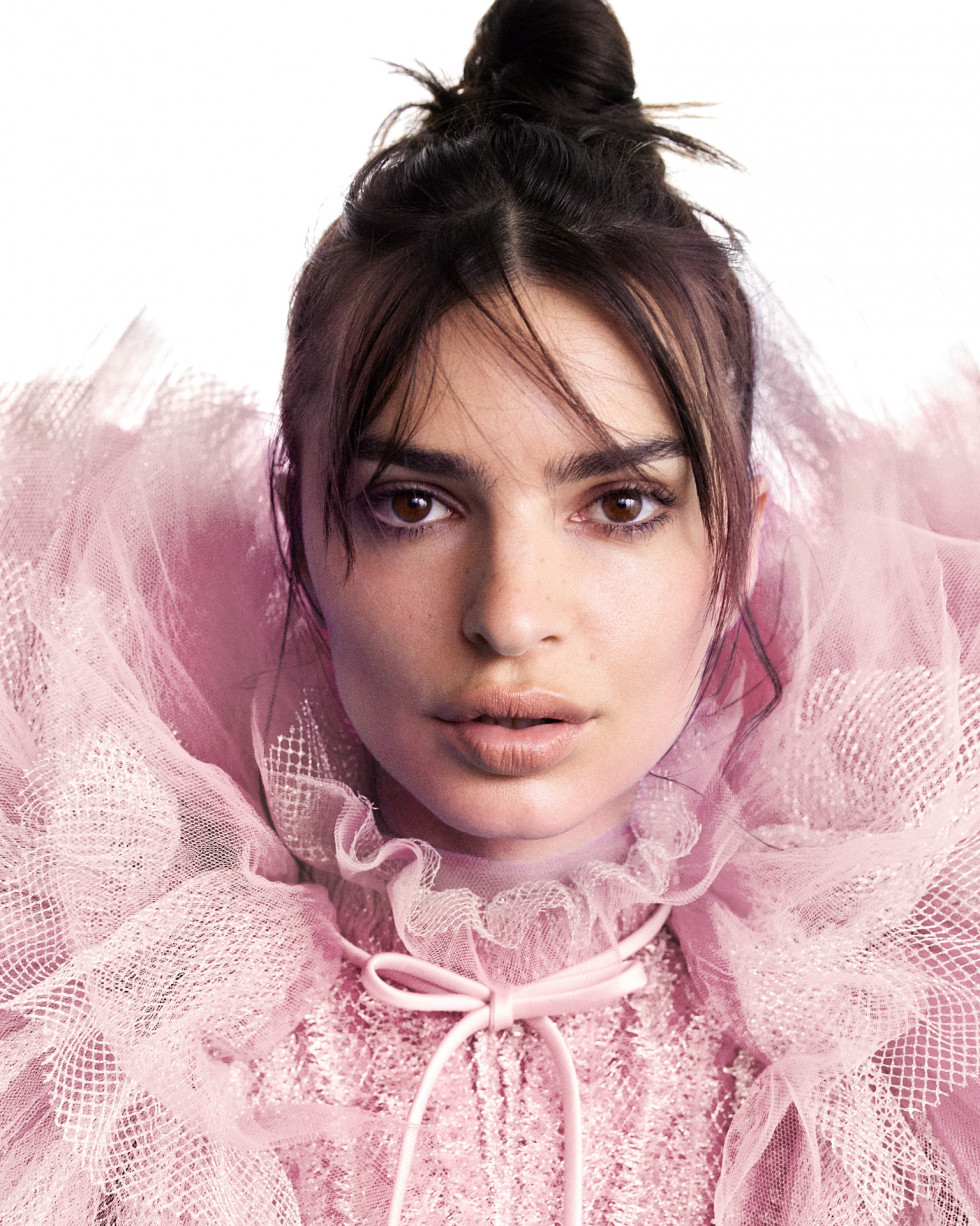 Emily Ratajkowski flowerbomb