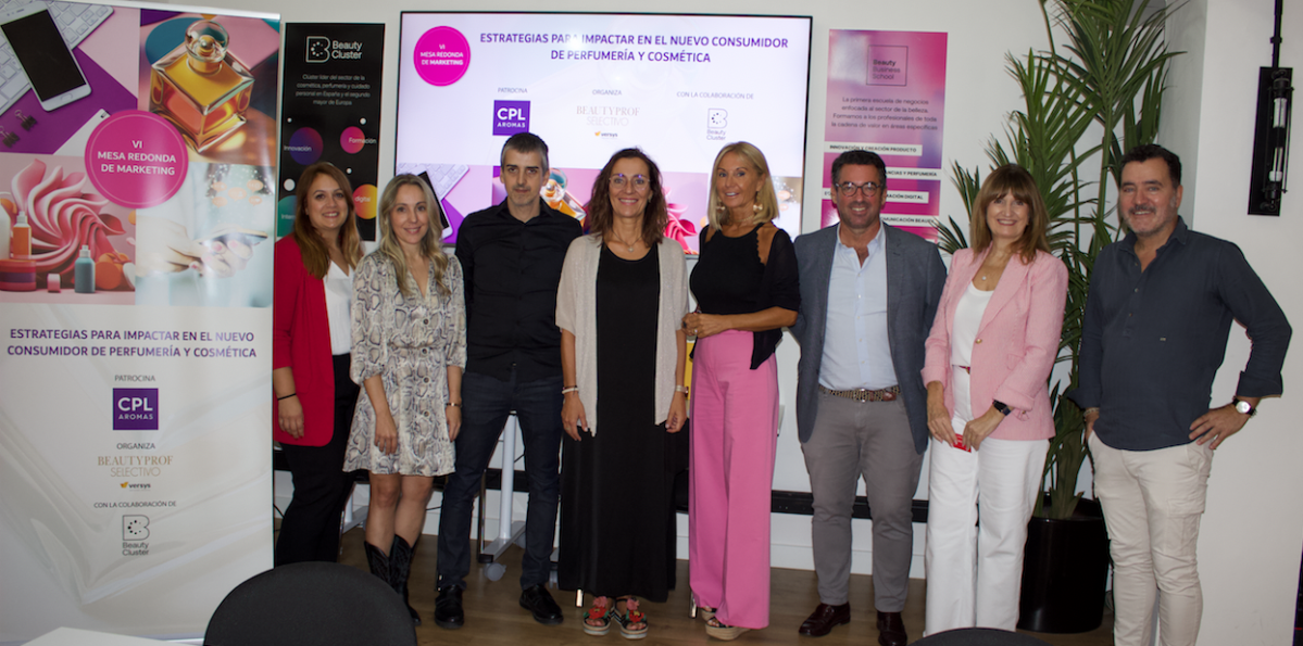 Foto grupo VIMesaRedondaMarketing CPLAROMAS sept2023