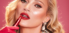 Charlotte Tilbury HOLLYWOOD PINK REDS HM SOLO KATE HOLLYWOOD VIXEN HOLDING LIPSTICK RM 2308