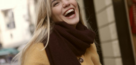 CHICA JOVEN SONRISA pexels olly 3781538