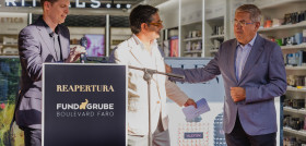 Dhiraj Chhabria, CEO Fund Grube (centro) y alcalde San Bartolomé Tirajana (derecha)