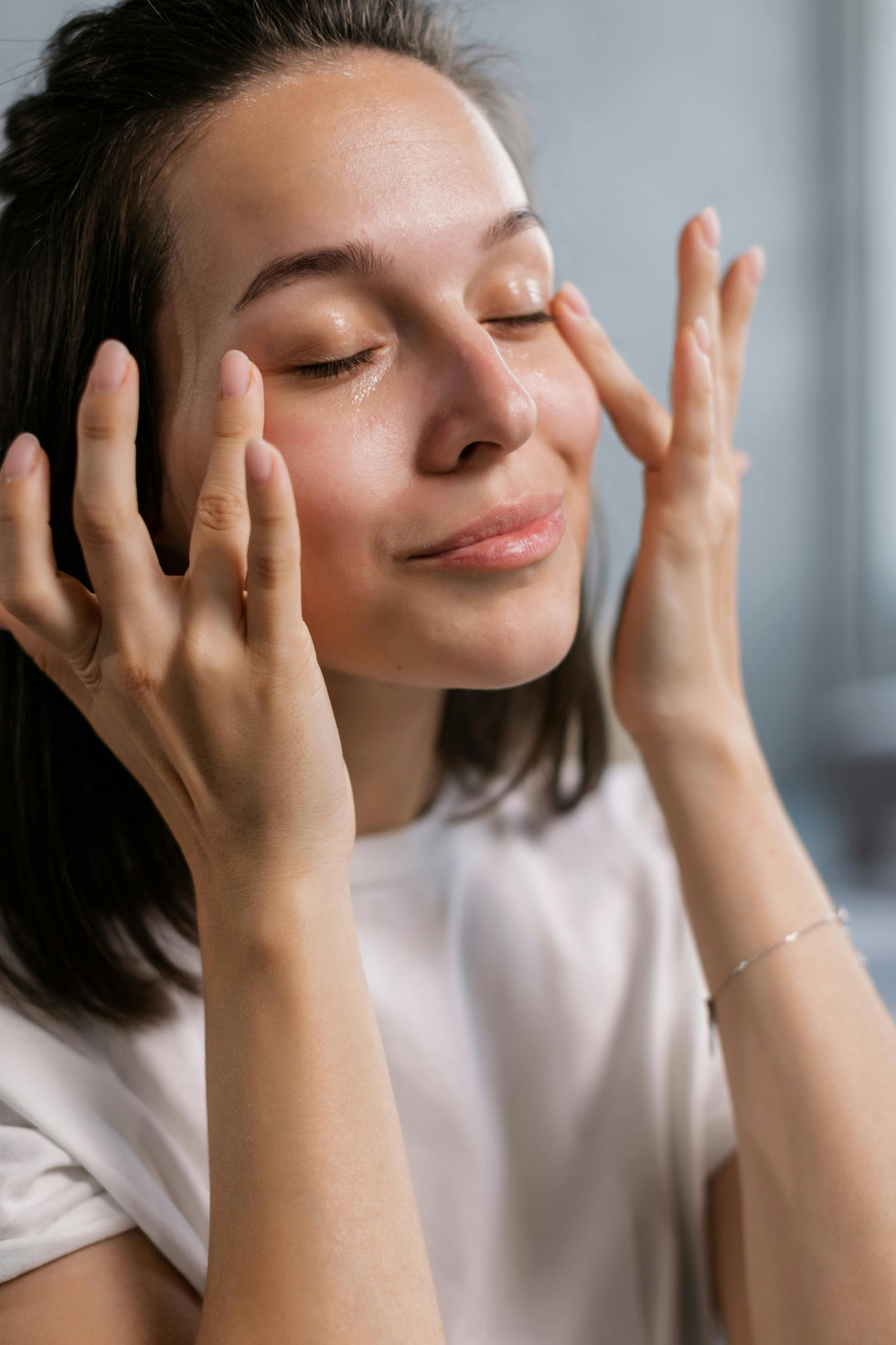 Mujer tratamiento facial autocuidado pexels a darmel 8989973